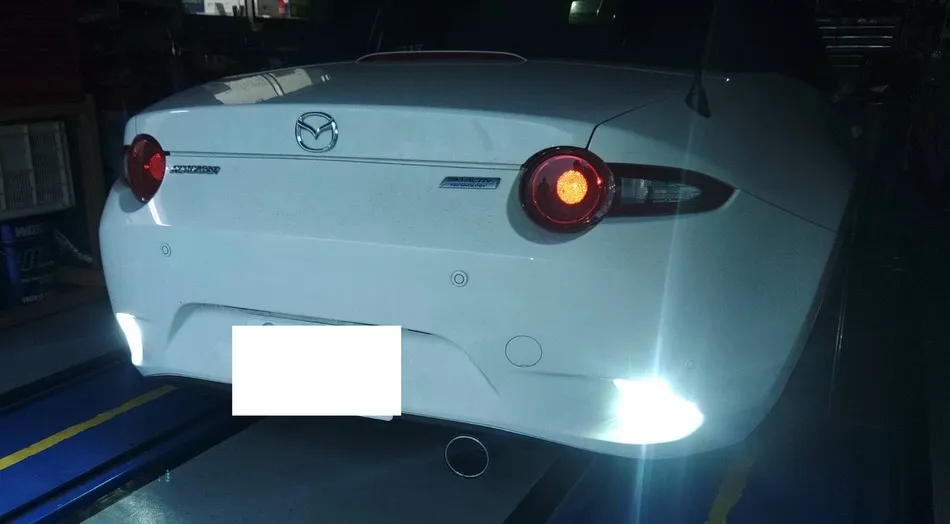 社長のロードスター バックランプ交換しました!