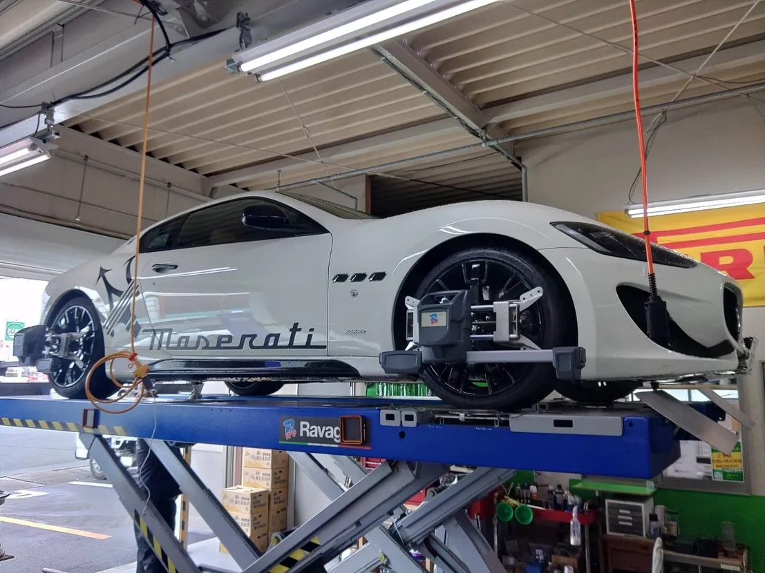 マセラティ アライメント調整実施🛞